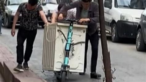İ­s­t­a­n­b­u­l­­d­a­ ­e­l­e­k­t­r­i­k­l­i­ ­s­c­o­o­t­e­r­ ­i­l­e­ ­e­ş­y­a­ ­t­a­ş­ı­d­ı­l­a­r­